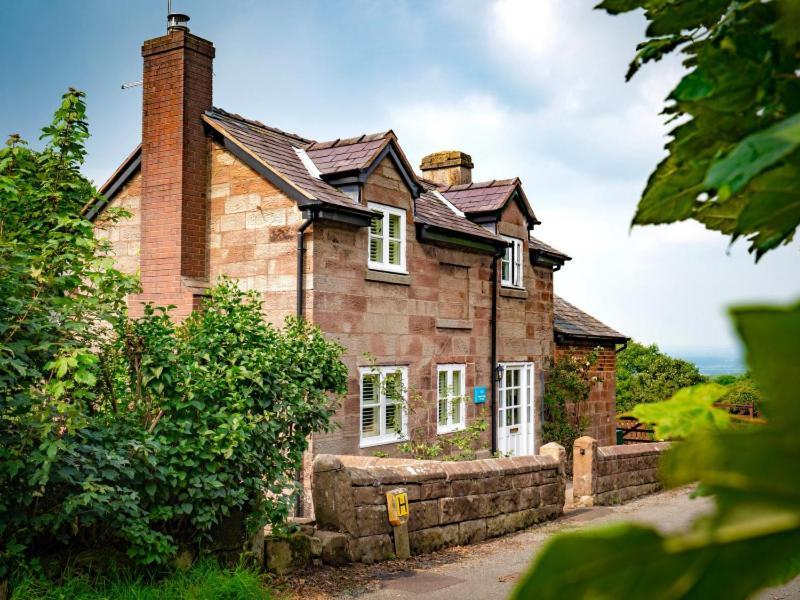 The Pheasant Inn Higher Burwardsley Exterior foto